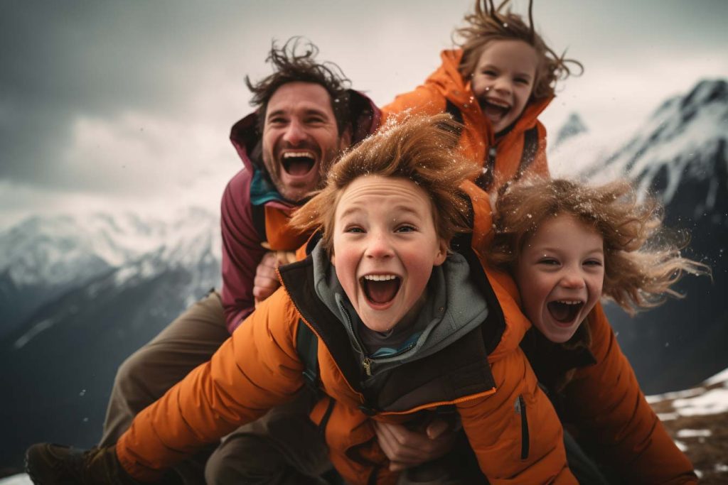 Descubre la diversión en familia explorando la naturaleza en México. Familia disfrutando el tiempo en la montaña.