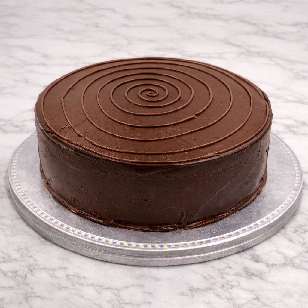 Pastel Chocolate Intenso con cobertura de chocolate y decoración en espiral
